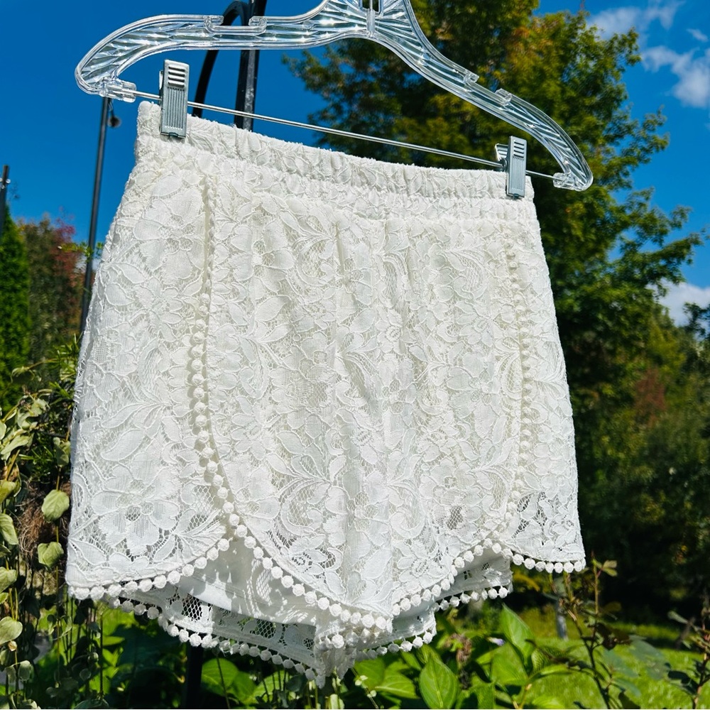 Sienna Sky White Lace Shorts | Size S | NWT